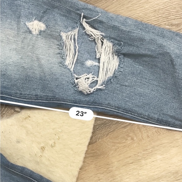 American Eagle distressed mom jeans - Picture 5 of 5
